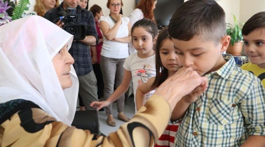 Büyükşehirin Miniklerinden Huzurevine Anlamlı Ziyaret