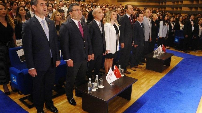 Gen&ccedil;ler İle Girişimciler &rsquo;mektebim Zirvedekiler&rsquo; Programında Buluştu