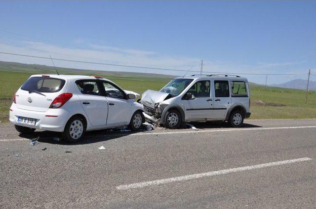 Bulanık&rsquo;ta Trafik Kazası: 5 Yaralı 1