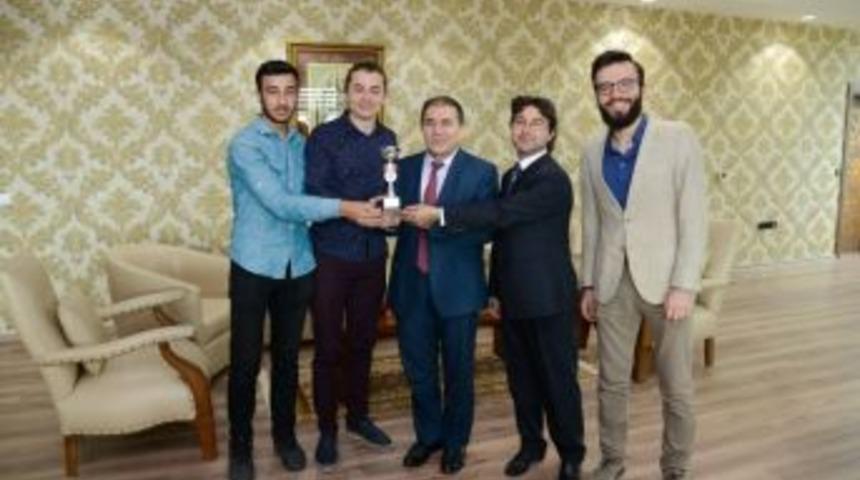 Uşak &Uuml;niversitesi &ldquo;klavye Yarışmasında" &Uuml;&ccedil;&uuml;nc&uuml; Oldu