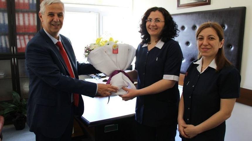 S&ouml;ke Belediye Başkanı S&uuml;leyman Toyran Hemşireleri Unutmadı