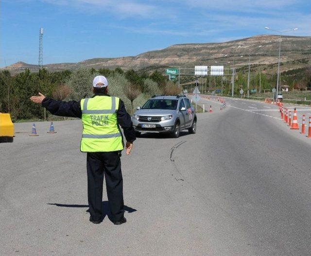 Polisten Sürücülere Hediyeli Denetim