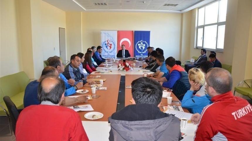 Anadolu Yıldızlar Ligi Badminton T&uuml;rkiye Finali Teknik Toplantısı Ger&ccedil;ekleştirildi