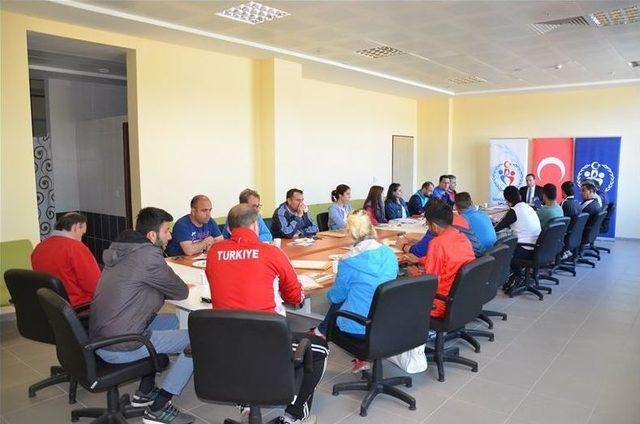 Anadolu Yıldızlar Ligi Badminton Türkiye Finali Teknik Toplantısı Gerçekleştirildi