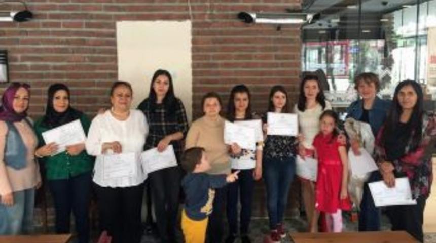 Pursaklarlı Kadınlar İngilizce Sertifikalarını Aldı