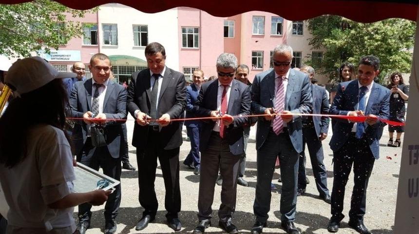 Cumhuriyet Ortaokulunda Bilim Fuarı