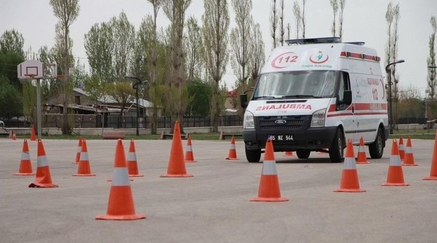 Van&rsquo;da &lsquo;ambulans S&uuml;r&uuml;ş Teknikleri&rsquo; Eğitimi