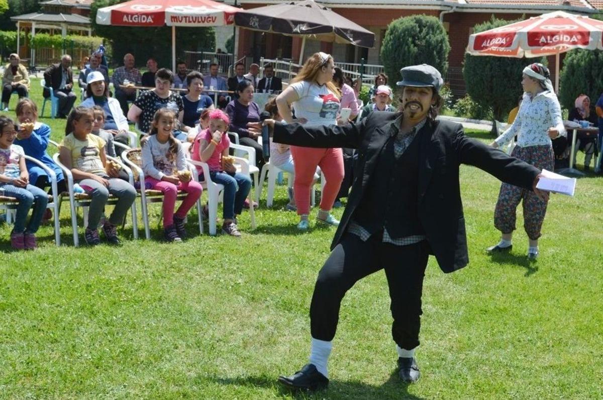 Engelli &Ouml;ğrenciler Hem Eğlendi Hem De Eğlendirdi