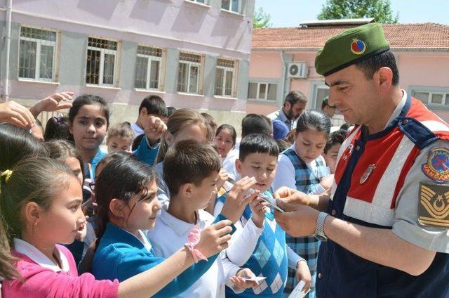 Kula’da Öğrencilere Uygulamalı Trafik Dersi