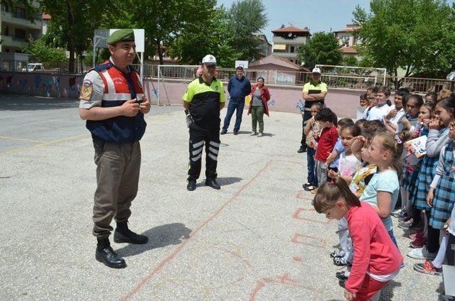 Kula’da Öğrencilere Uygulamalı Trafik Dersi