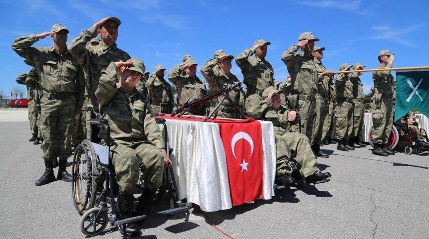 Kınalı Kuzular Bir G&uuml;nl&uuml;ğ&uuml;ne Asker Oldu