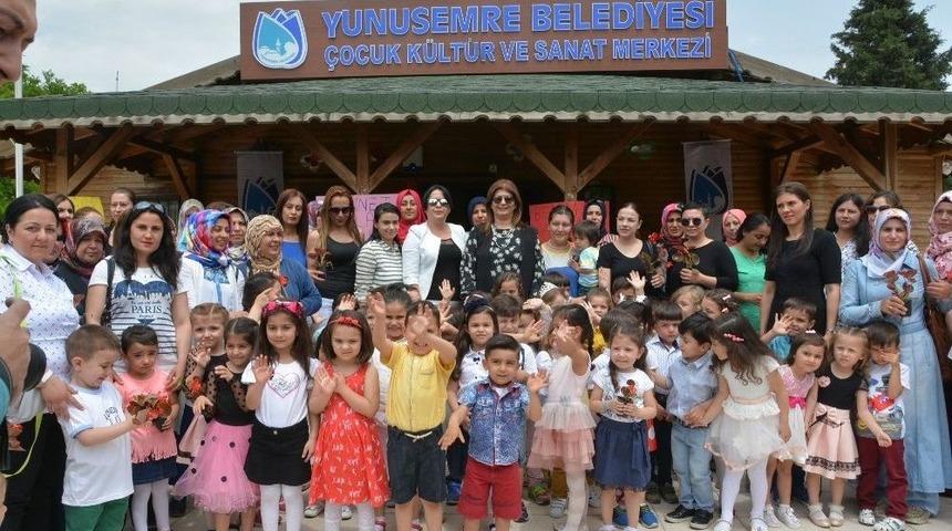 Yunusemreli Minikler Anneler G&uuml;n&uuml;&rsquo;n&uuml; Kutladı