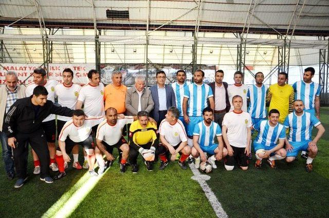 Birlik Ve Beraberlik Halı Saha Futbol Turnuvasının Açılışını Mumcu Yaptı