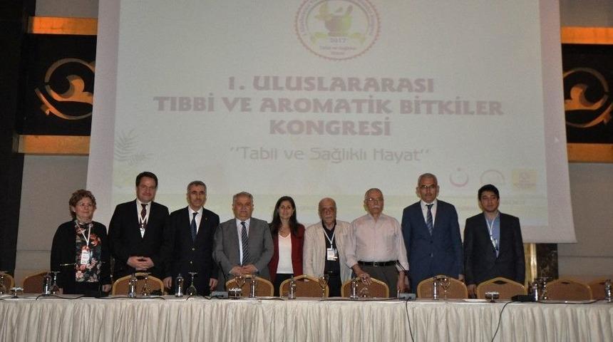 Rekt&ouml;r Şeker: &ldquo;kongre İnsanlığın Daha Sağlıklı Hayat S&uuml;rebilmesi İ&ccedil;in Taban Oluşturacak&rdquo;
