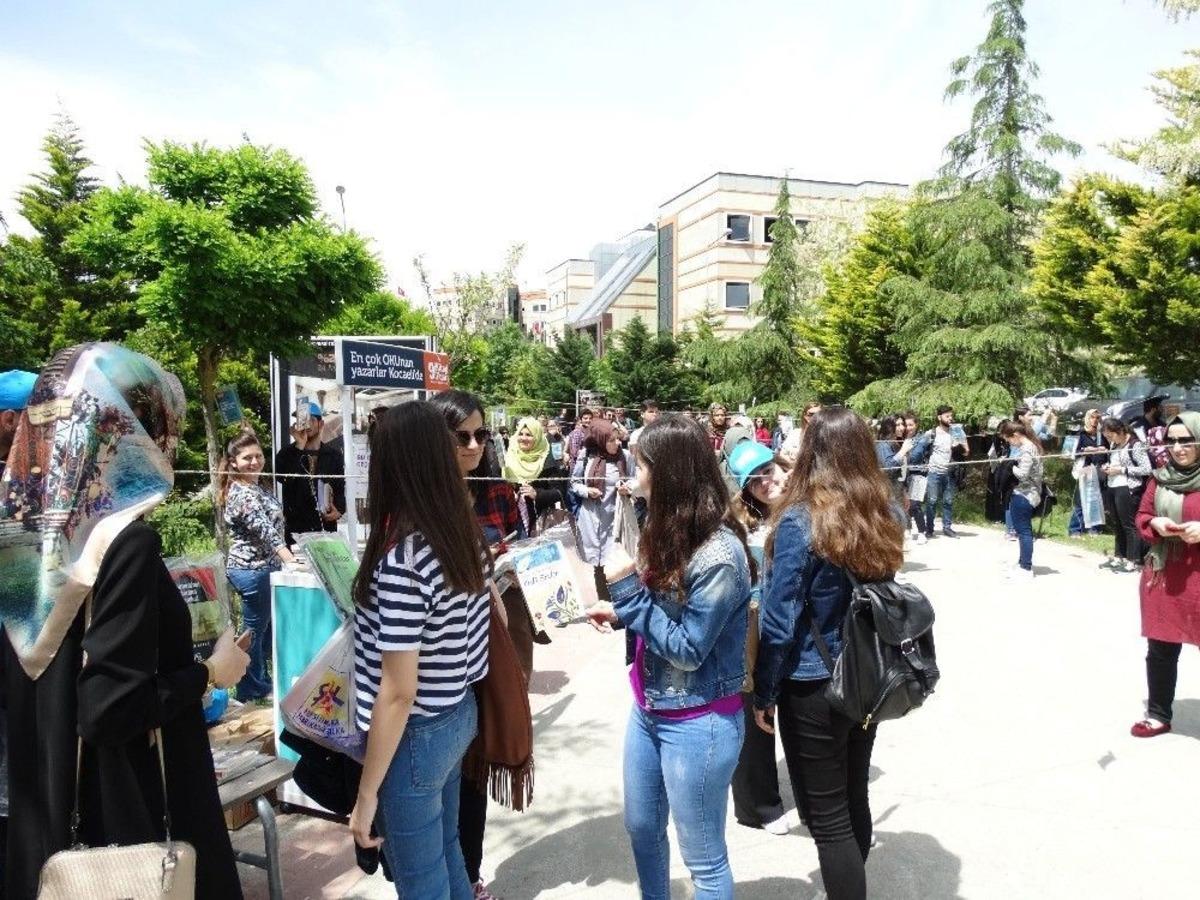 &Uuml;niversiteliler Meyve Toplar Gibi Kitap Topladılar