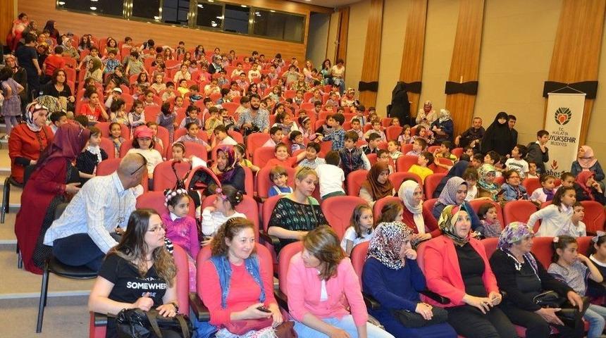 Ske&ccedil; Treni Yola &Ccedil;ıktı