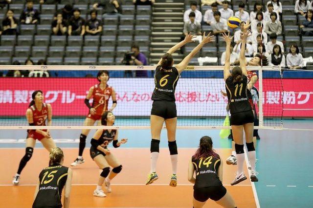 Vakıfbank Yenilgisiz Yarı Finalde