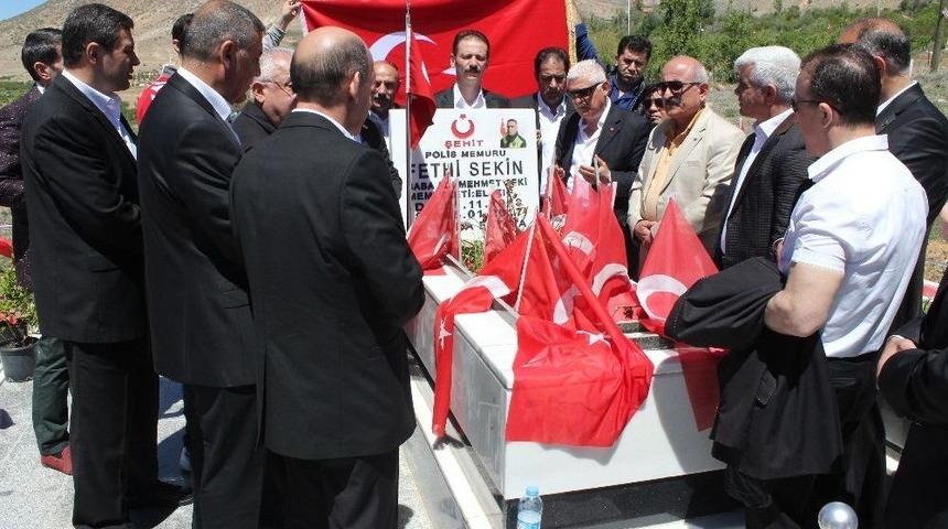 Şehit Polis Fethi Sekin&rsquo;in Kabrini Boks Komitesi Ziyaret Etti