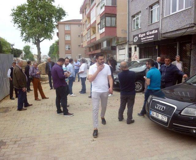 İbrahim Erkal&rsquo;ın Yakınları Taziyeleri Kabul Ediyor 1