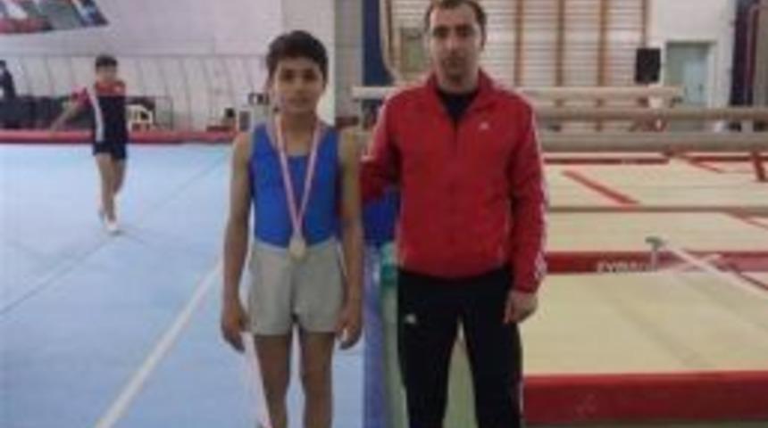 Jimnastikte T&uuml;rkiye Birincisi Oldu