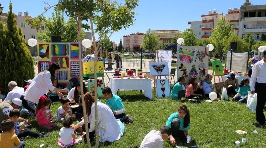Engelli Minikler G&ouml;n&uuml;llerince Eğlendi