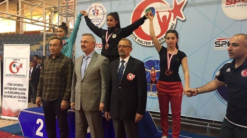 Nazilli Belediyespor Halterde Şov Yaptı