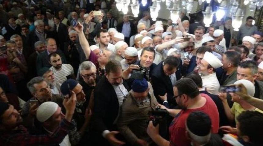 Diyanet İşleri Başkanı, Sabah Namazında Gen&ccedil;lerle Buluştu (2)