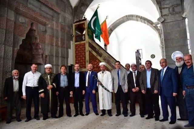 Niksar'daki Tarihi Ulu Cami'de Kılıçla Hutbe Okundu