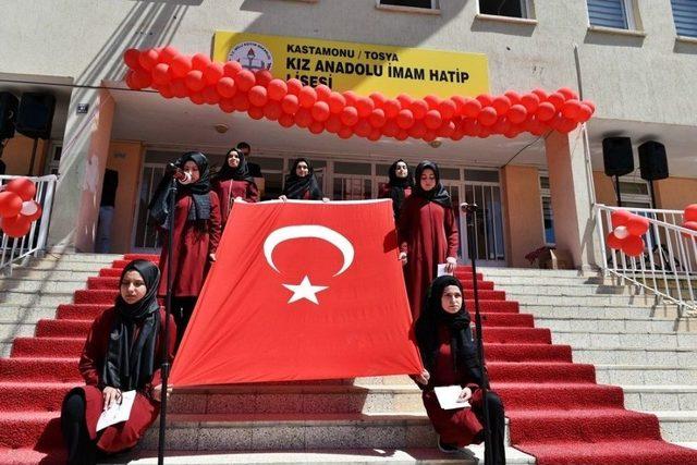 Tosya’da Kız Anadolu İmam Hatip Lisesinin Tanıtımı Yapıldı