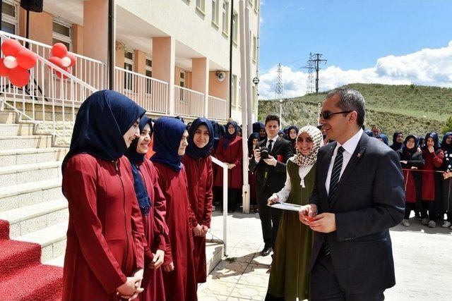 Tosya’da Kız Anadolu İmam Hatip Lisesinin Tanıtımı Yapıldı