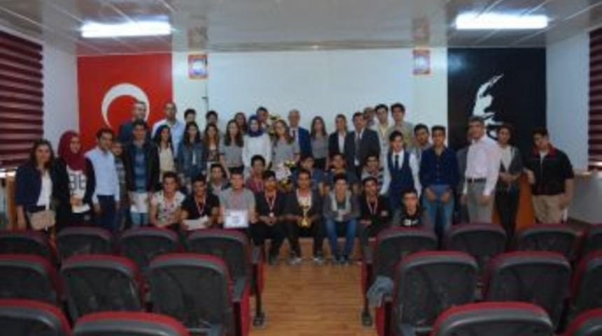 S&ouml;ke&rsquo;de Satran&ccedil; Turnuvasının Birincisi Cumhuriyet Anadolu Lisesi Oldu