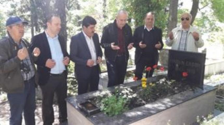 Gazeteci Harun Ersoy Mezarı Başında Anıldı