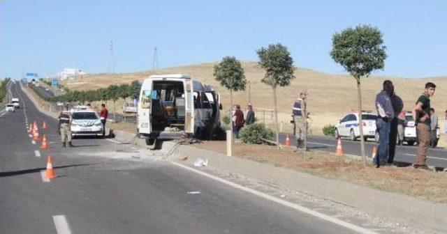 Şanlıurfa da Öğrenci Servisi Devrildi: 8 Yaralı 2
