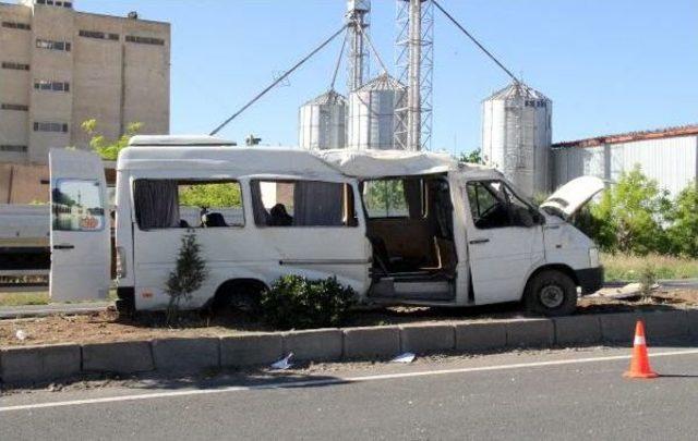 Şanlıurfa da &Ouml;ğrenci Servisi Devrildi: 8 Yaralı 3