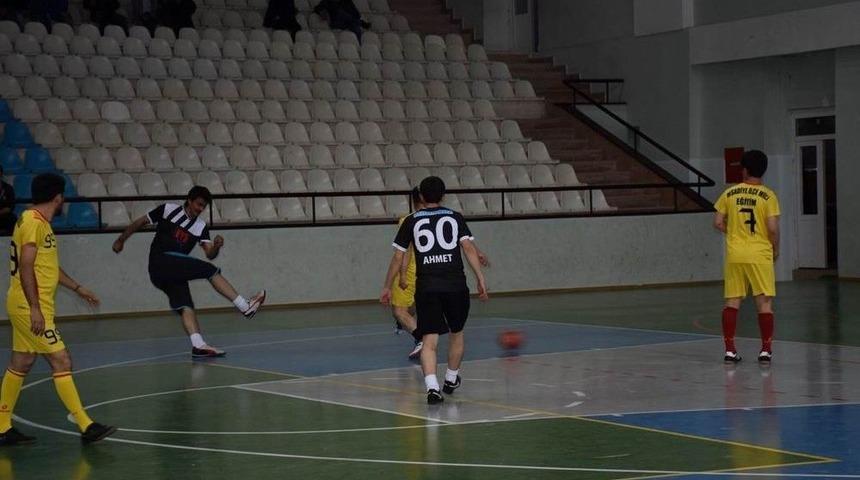 Reşadiye&rsquo;de 15 Temmuz Şehitleri Anma Futsal Turnuvası D&uuml;zenlendi
