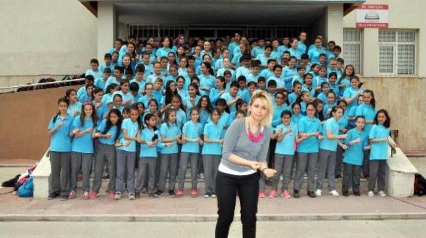 Ortaokul &Ouml;ğrencilerinden Işaret Diliyle Şarkı