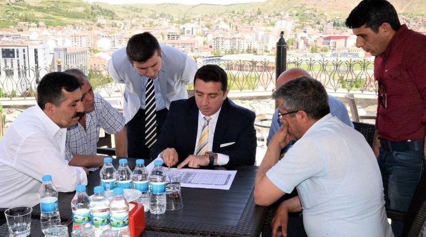 Başkan Bakıcı Tuhafiyeciler Derneği Y&ouml;neticileriyle İle Bir Araya Geldi