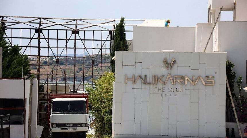 D&uuml;nyaca &Uuml;nl&uuml; Eğlence Mekanı Moloz Yığınında D&ouml;nd&uuml;