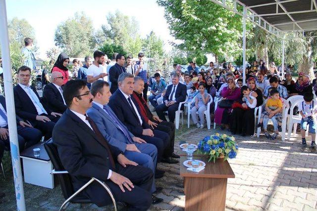 Engellilere Tekerlekli Sandalye Hediye Edildi