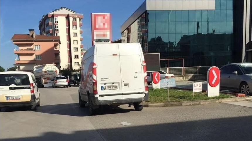 Samsun&rsquo;da Minib&uuml;s&uuml;n &Ccedil;arptığı &Ouml;ğretmen Ağır Yaralandı