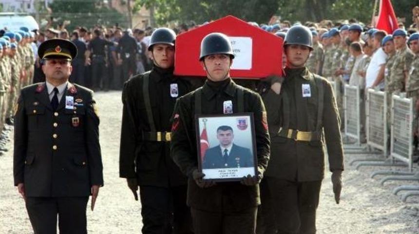Şehit Uzman Onbaşı'yı Seydikemer'de 5 Bin Kişi Uğurladı