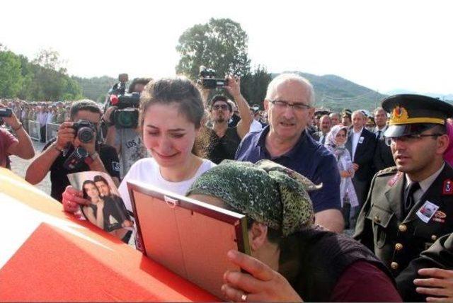 Şehit Uzman Onbaşı yı Seydikemer de 5 Bin Kişi Uğurladı 1