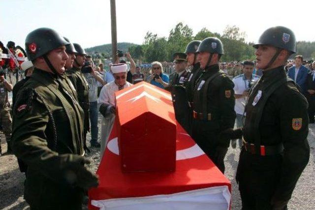 Şehit Uzman Onbaşı yı Seydikemer de 5 Bin Kişi Uğurladı 3