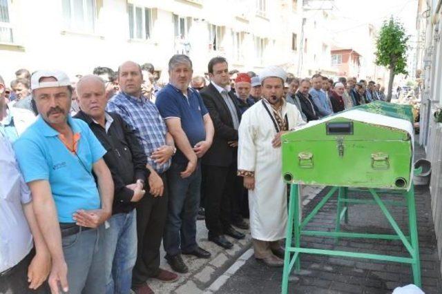 Otomobilin &Ccedil;arptığı Bisikletli Kurtarılamadı 1