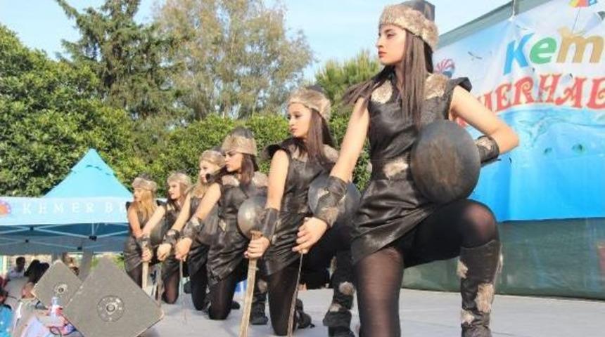 Kemer'de 'yaza 'merhaba' Şenliği D&uuml;zenlendi