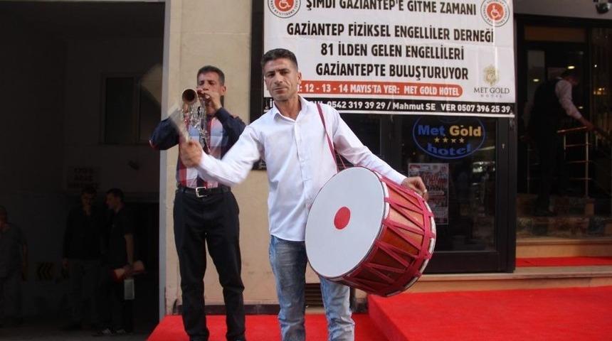 81 İlden Gaziantep&rsquo;te Gelen Engellilere Davul-zurnalı Karşılama