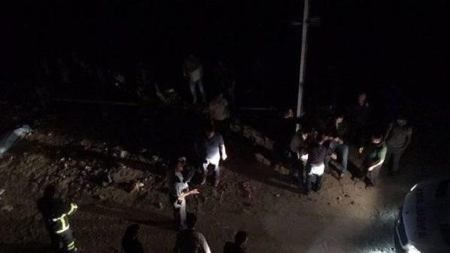 Yayladağı nda Kaza: 2 &Ouml;l&uuml;, 3 Yaralı 2