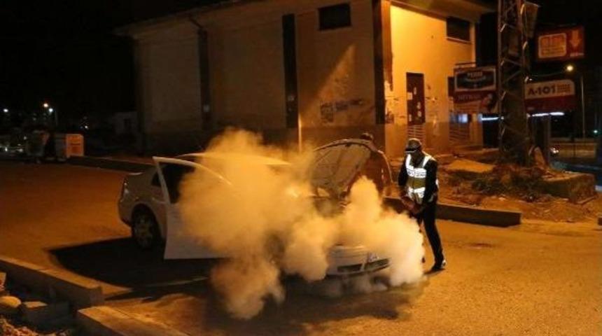 Adıyaman'da Park Halindeki Otomobilde Yangın