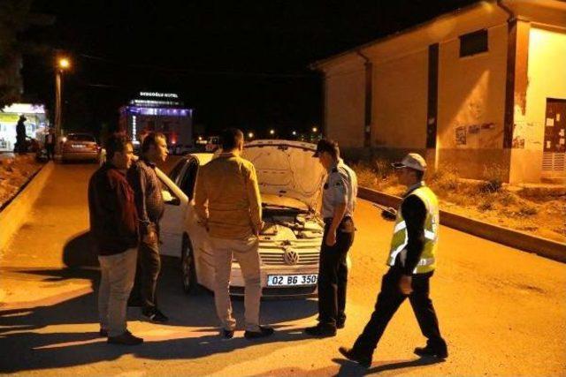 Adıyaman da Park Halindeki Otomobilde Yangın 3