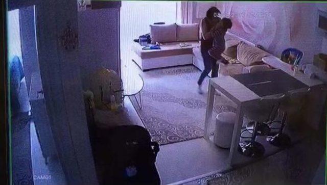 &Ccedil;ocuğa Işkence Yapan Ukraynalı Bakıcı, Marmaris te Yakalandı 3